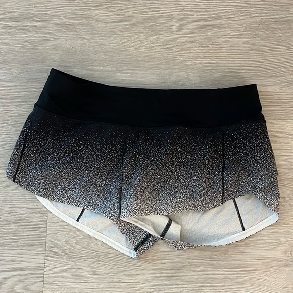 Lululemon Speed Up Low Rise Shorts 2.5” - Picture 1 of 2